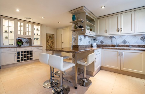 Marbella Villa | Hermosa Villa con piscina privada en Puerto Banús, Marbella, España