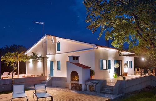 Garica Cabina | Hermosa villa en Vrbnik con piscina