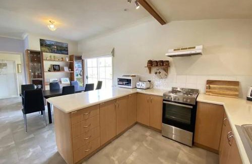 Rokeby Casa | Beautiful vineyard stay