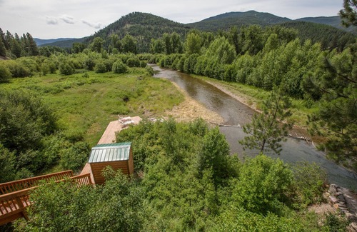 Huson Cabina | Hermosa cabina frente al agua para cuatro personas. A sólo 30 minutos del aeropuerto de Missoula.