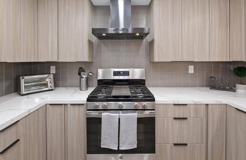 Coronado Cays Condominio | Hermoso condominio frente al agua con deslizamiento de barco