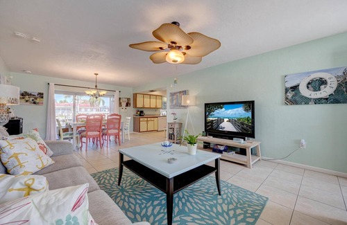 Matlacha Casa | Beautiful Water Views, Tropical Sunsets, Gulf Access - Villa Island Escape - Roelens Vacations