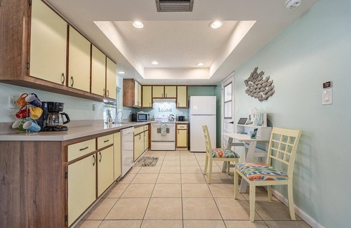 Matlacha Casa | Beautiful Water Views, Tropical Sunsets, Gulf Access - Villa Island Escape - Roelens Vacations