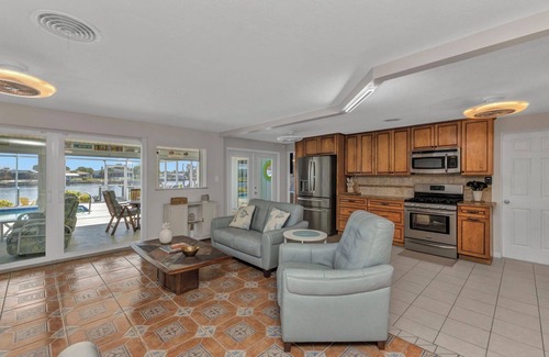 Port Charlotte Casa | Beautiful Waterfront House with Heated Pool and Fishing Dock