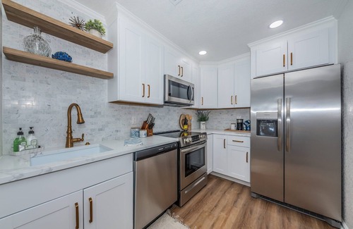 Coquina Key Condominio | Beautiful Waterfront Resort Style Living - 1 bed