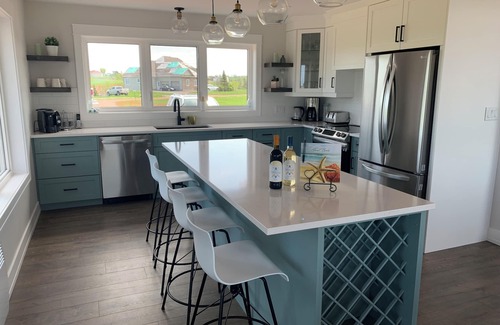 New London Casa | New waterfront vacation home near Cavendish. Sleeps 10.