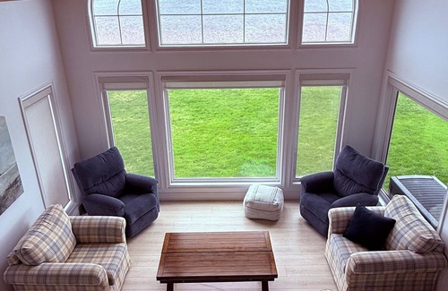 New London Cabaña | Beautiful Waterfront cottage in New London