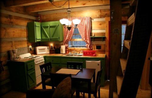 Elkin Casa | Beautiful Waterfront Cabin with Hot Tub near Winston-Salem, North Carolina