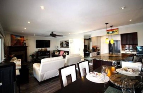 Coronado Cays Condominio | Beautiful waterfront east facing fully furnished upstairs condo.