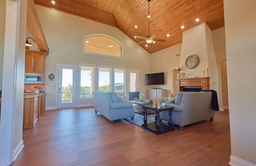 Hackberry Casa | HERMOSA CASA FRENTE AL MAR CON BOATHOUSE Y ENORMES PORCHES!