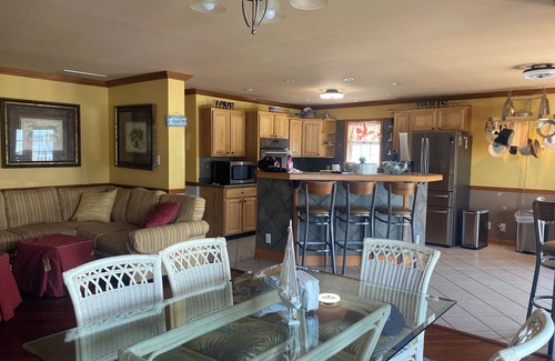 Cedar Neck Casa | Beautiful waterfront 5br/2banOptional boat rental