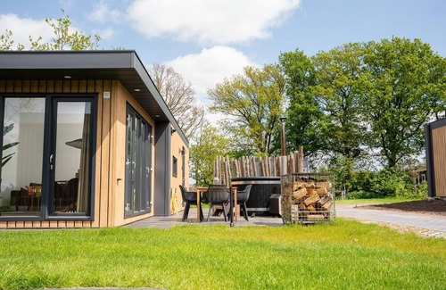 Municipality of Rijssen-Holten Casa | Beautiful wooden cottage with hot tub