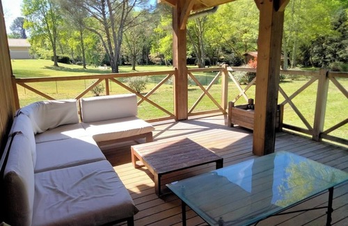 Levignacq Villa | Preciosa casa de madera a orillas de un arroyo a 17 km del océano