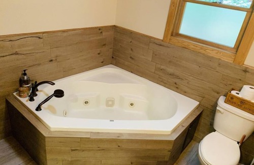 Albrightsville Cabina | Beautiful wooden lodge cabin in the Heart of the Poconos.