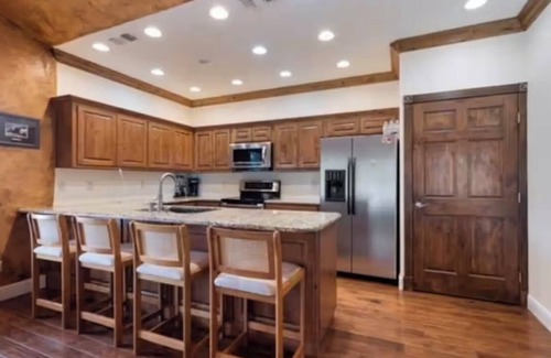 Kingsland Casa | Beautiful yard with TONS of waterfront!