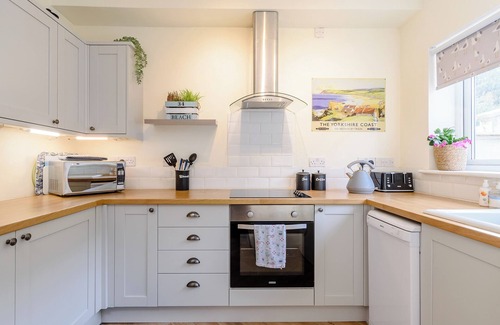Skinningrove Cabaña | Beautifully furnished cottage situated close to the famous Cleveland Way.