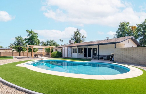Shea North Estates Casa | Beautifully Appointed 5BR 2BA Home Heated Pool