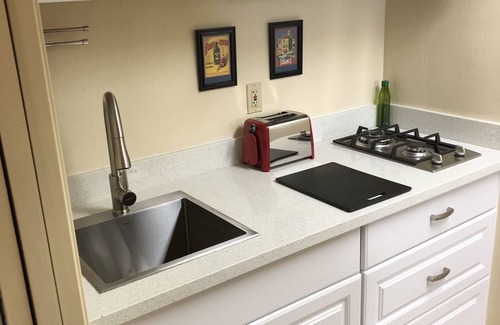 Vallejo Apartamento | Beautifully Appointed Spacious Studio. Minutes from Napa Valley, Sonoma, & SF