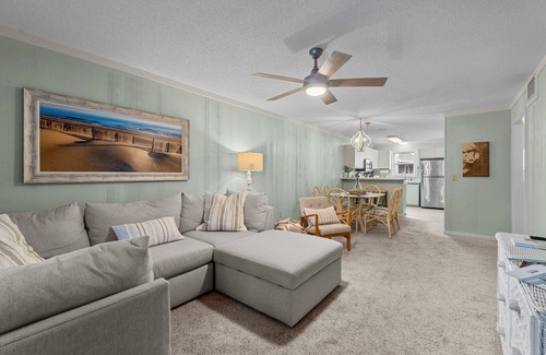 Ocean Sands Condominio | Beautifully decorated condo in Corolla with community pool outside!