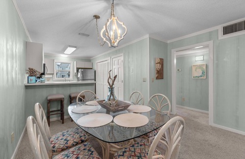 Ocean Sands Condominio | Beautifully decorated condo in Corolla with community pool outside!