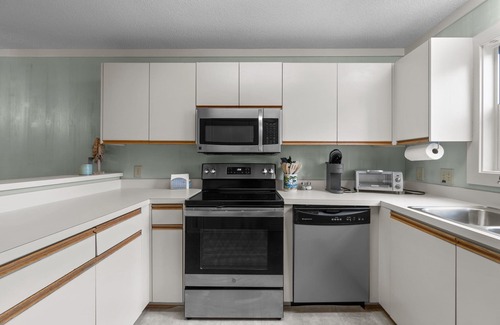 Ocean Sands Condominio | Beautifully decorated condo in Corolla with community pool outside!