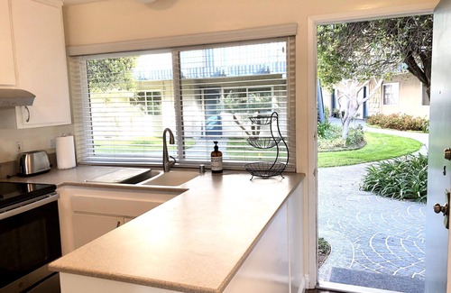 Carpinteria Condominio | Bellamente decorado Condominio Pasos a la playa
