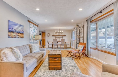 Monmouth Casa | Beautifully decorated Home w/ Hot Tub in Monmouth close to restaurants & shops