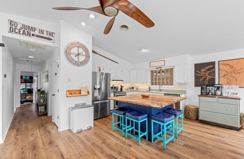 Fenwick Island Casa | Beautifully designed-Ocean view, Hot Tub, Pool, Tennis Court + 2 King Bedrooms!
