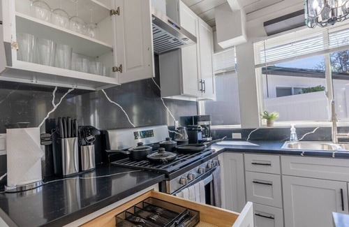 Winnetka Casa | Beautifully Designed 3BR/3BA Home - Pet Friendly!