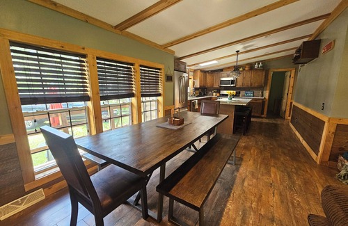 New Lisbon Casa | Beautifully fully remodeled cabin in the woods