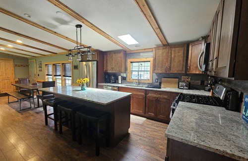 New Lisbon Casa | Beautifully fully remodeled cabin in the woods
