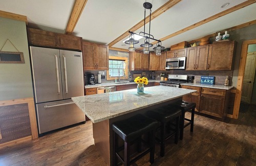 New Lisbon Casa | Beautifully fully remodeled cabin in the woods