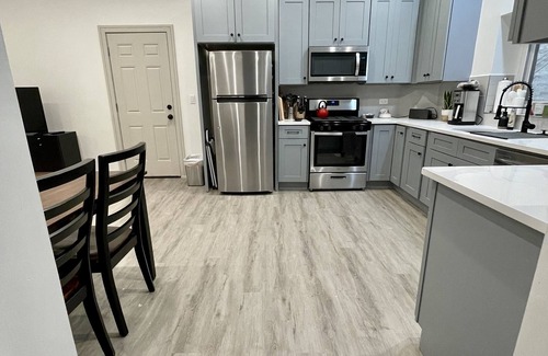 Bronzeville Apartamento | Beautifully Furnished 2BD Apartment