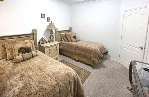Pharr Condominio | Condominio bellamente amueblado con piscina en comunidad cerrada, 1 piso. Mcallen