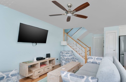 Monteray Shores Casa | Beautifully Furnished. Hot Tub. Foosball. Bring Fido.