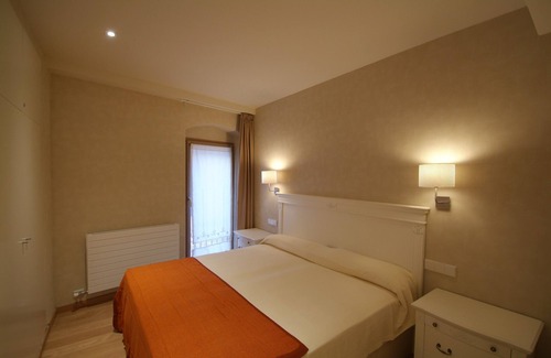 Barri Vell Apartamento | Beautifully furnished luxury four bedroom apartment with a small garden and pool