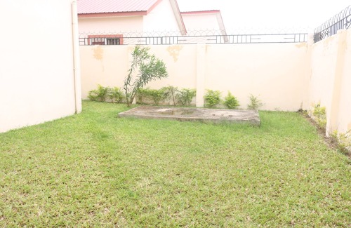 West Coast Division Casa | Beautifully furnished new home that is strategically placed.