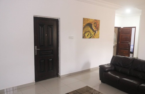 West Coast Division Casa | Beautifully furnished new home that is strategically placed.