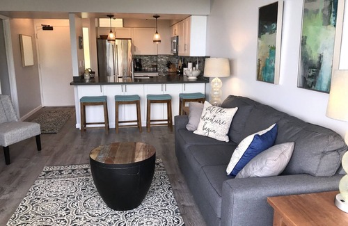 Makaha Valley Condominio | Bellamente amueblado, nueva renovación, aire acondicionado, vista al mar / montaña, playa / golf / senderismo.