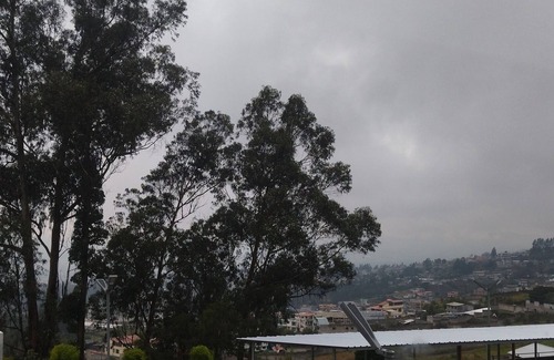 Quito Casa | Beautifully house full furniture,3 bedrooms,family sized condo