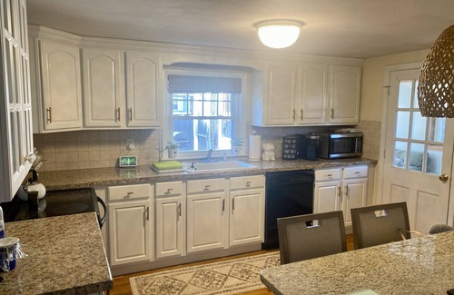 Green Harbor-Cedar Crest Casa | Beautifully Maintained Home 1/2 mile from Beach!