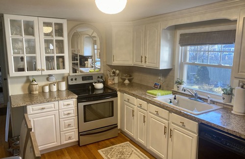 Green Harbor-Cedar Crest Casa | Beautifully Maintained Home 1/2 mile from Beach!