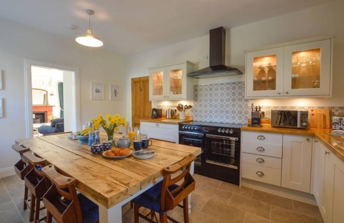 Lerags Otro | Beautifully positioned farmhouse overlooking hills and sea