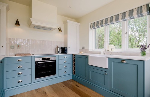 Quedgeley Cabaña | Beautifully presented holiday home in the Cotswolds with amazing views - The Tractor Shed