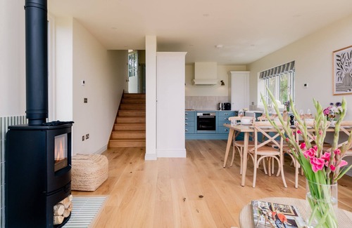 Quedgeley Cabaña | Beautifully presented holiday home in the Cotswolds with amazing views - The Tractor Shed