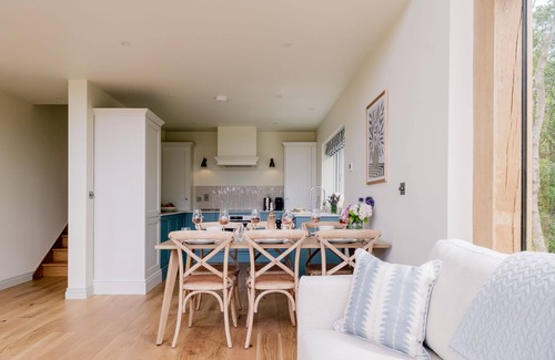 Quedgeley Cabaña | Beautifully presented holiday home in the Cotswolds with amazing views - The Tractor Shed