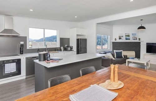 Nicholls Rivulet Casa | Beautifully quiet Karuna Alpaca Farm-stay