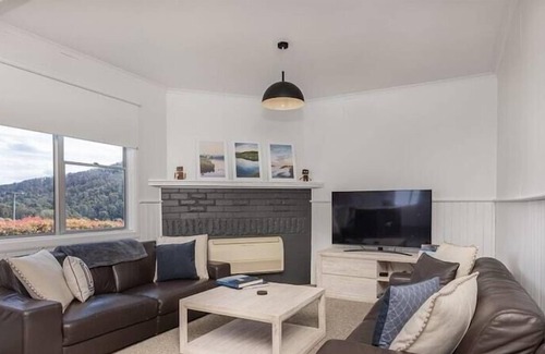 Nicholls Rivulet Casa | Beautifully quiet Karuna Alpaca Farm-stay