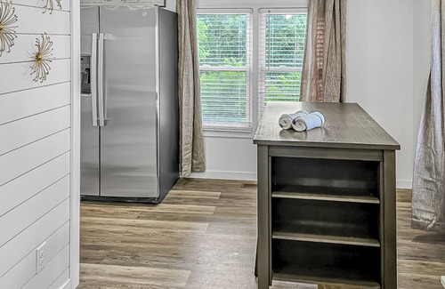 Galax Casa | Beautifully Re-modeled 3 Bedroom Home- 218 Mockingbird Lane