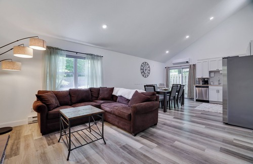 East Stroudsburg Casa | Beautifully renovated home 8 miles to camelback w/ hot tub, game room & fire pit